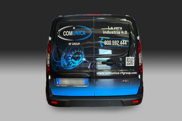 wrapping su furgone aziendale, vista posteriore, per ditta che si occupa di installazione software