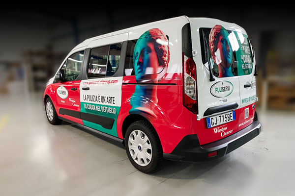 furgone fiat decorato con wrapping su tutta la supercifie per una ditta di pulizie industriali