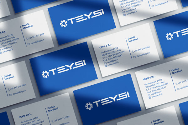 biglietto da visita per azienda che vende e installa macchine full electric per lo stampaggio plastico industriale